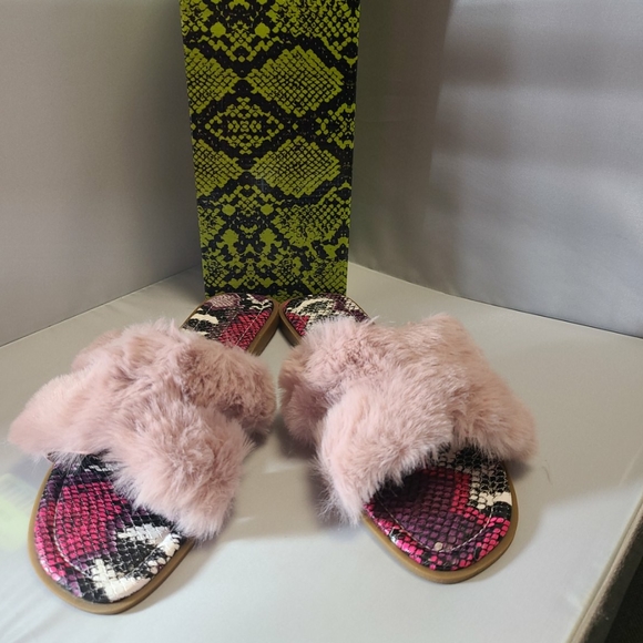 Pink faux fur sandals slip ons - Picture 5 of 10